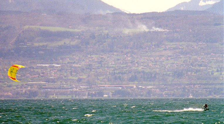 Suisse/Vaud/Preverenges/KiteSurf/20000415/navoche3g.jpg